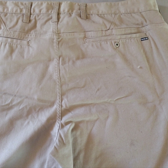 Men's Hurley khakis pants. Size 40. Tan/beige color - Picture 2 of 3